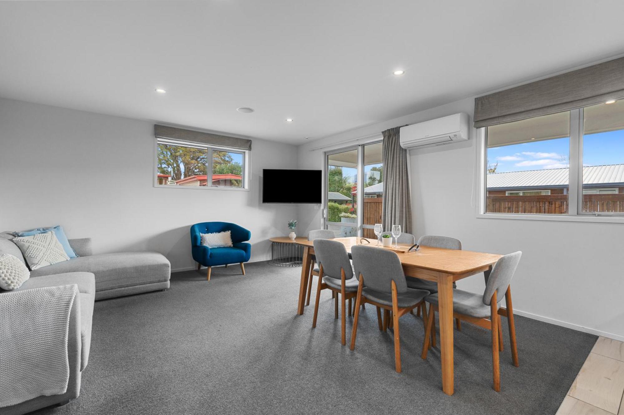 Tasman Holiday Parks - Te Anau Exteriör bild A staged property