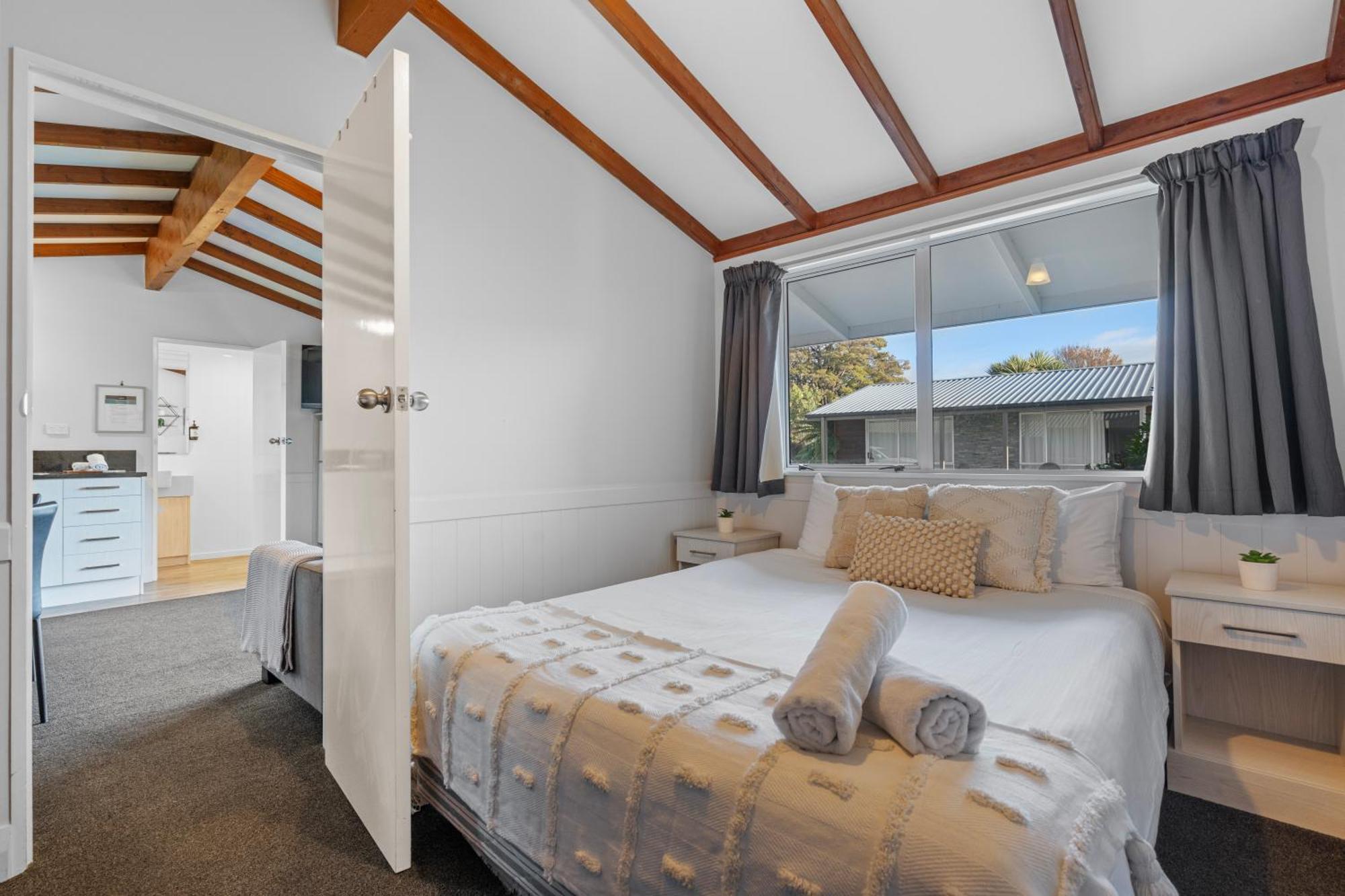 Tasman Holiday Parks - Te Anau Exteriör bild A studio apartment in New Zealand