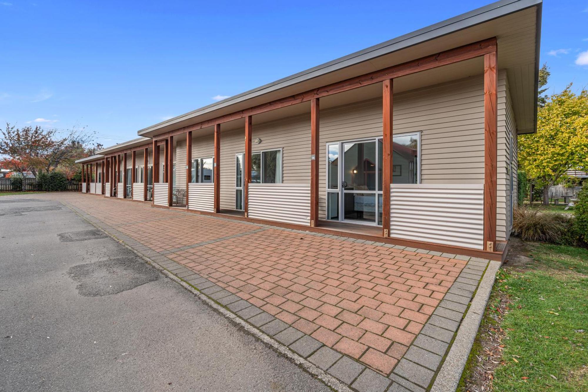 Tasman Holiday Parks - Te Anau Exteriör bild Motel in New Zealand
