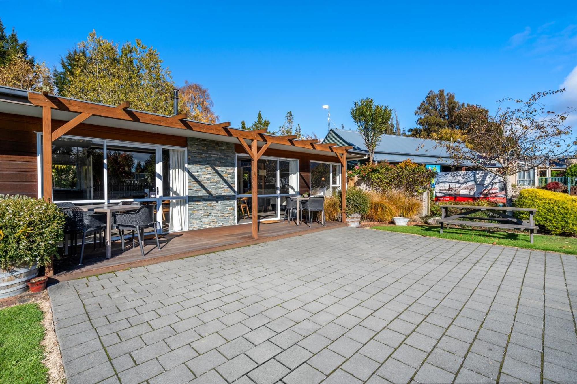 Tasman Holiday Parks - Te Anau Exteriör bild The Lodge at the Hanmer Springs Thermal Pools