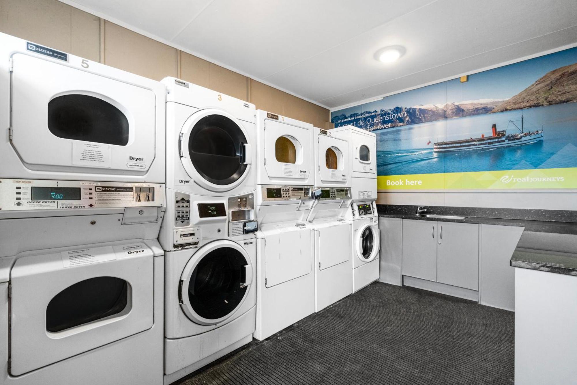 Tasman Holiday Parks - Te Anau Exteriör bild Laundry facilities at the University of Waikato's E H Whitmore House