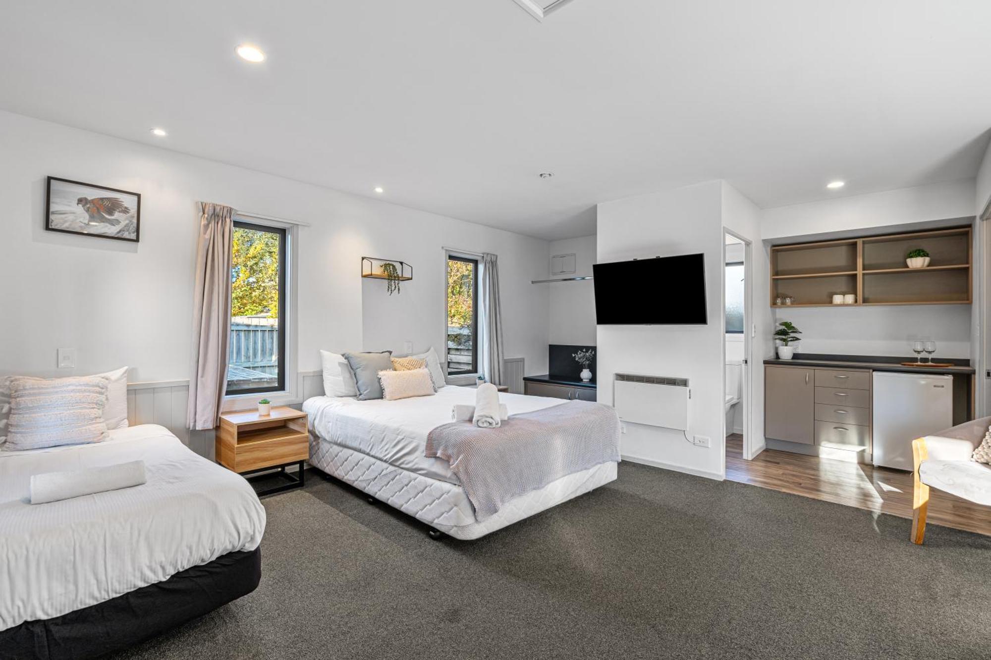 Tasman Holiday Parks - Te Anau Exteriör bild A typical studio apartment