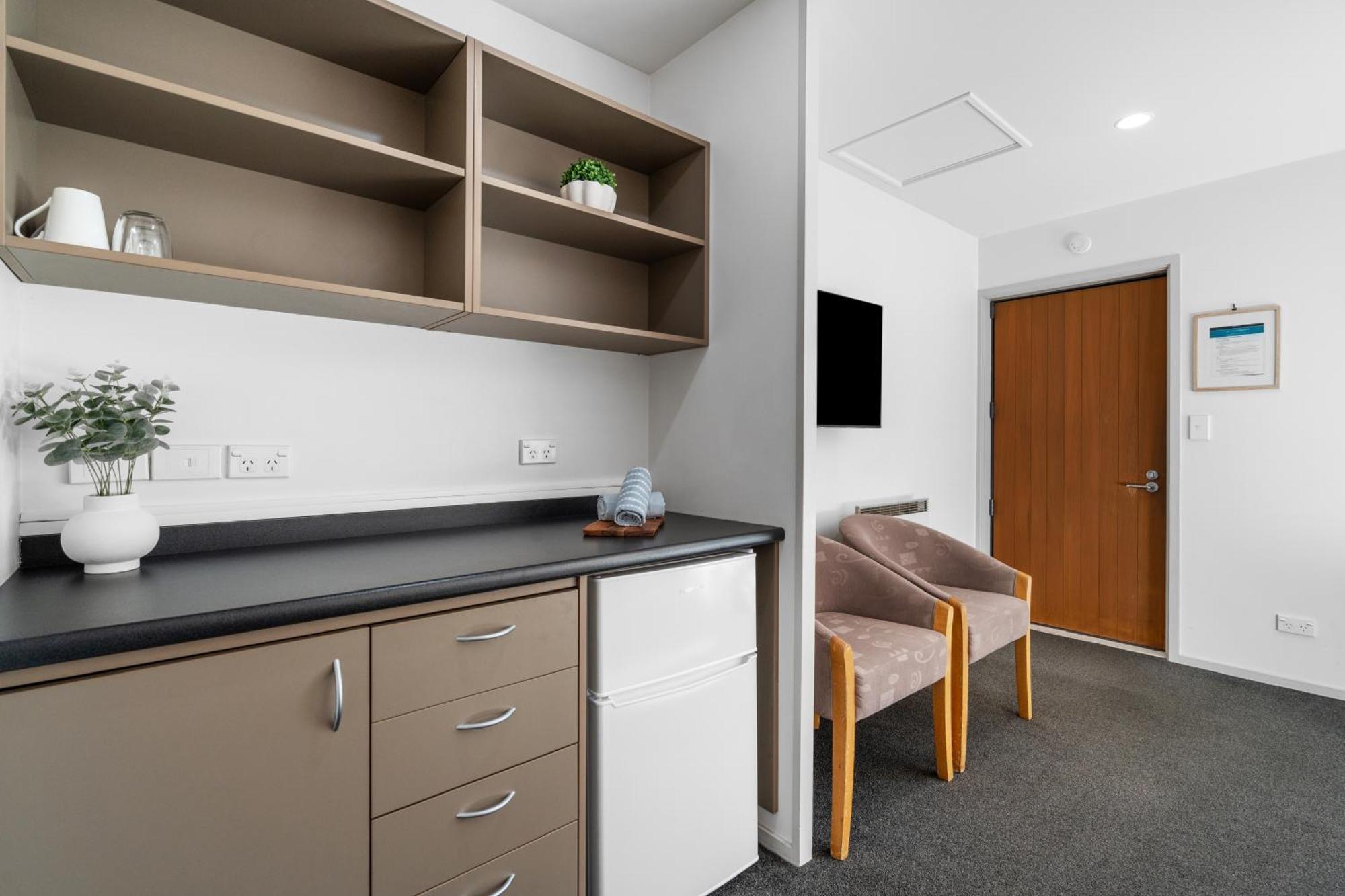 Tasman Holiday Parks - Te Anau Exteriör bild A typical room at the hospital