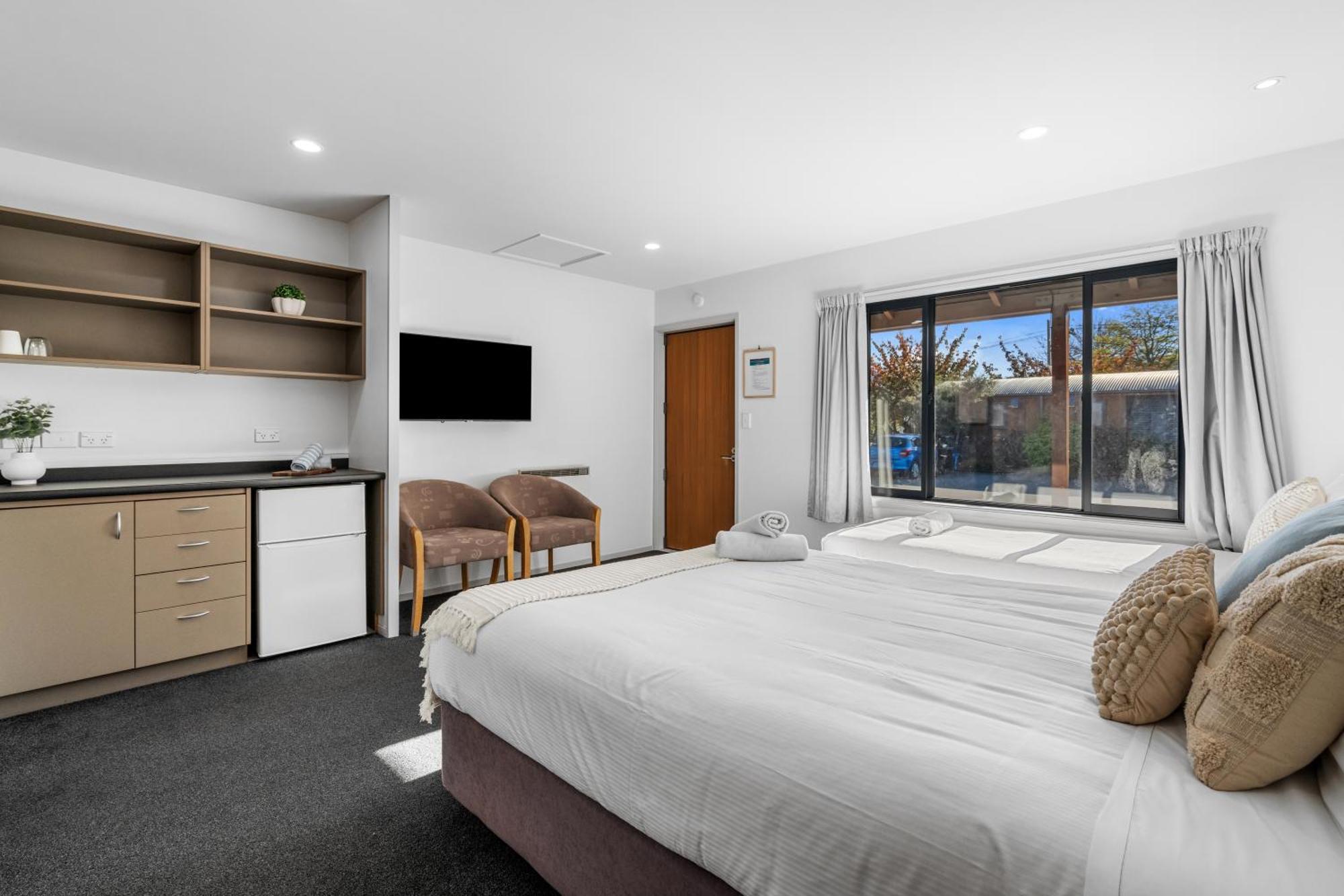 Tasman Holiday Parks - Te Anau Exteriör bild A studio apartment in Australia